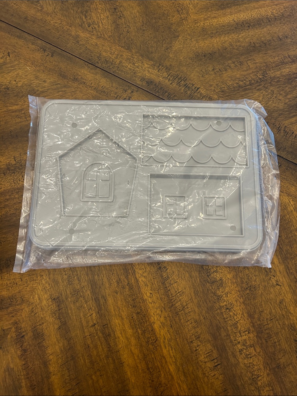 Pampered Chef Silicone House-Shaped Mold in Light Gray